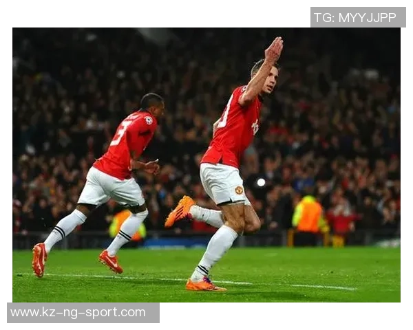 曼联足球队队员风采展现与战术分析深入探讨